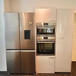Berlin Bound Retreat 3 Bedrooms *